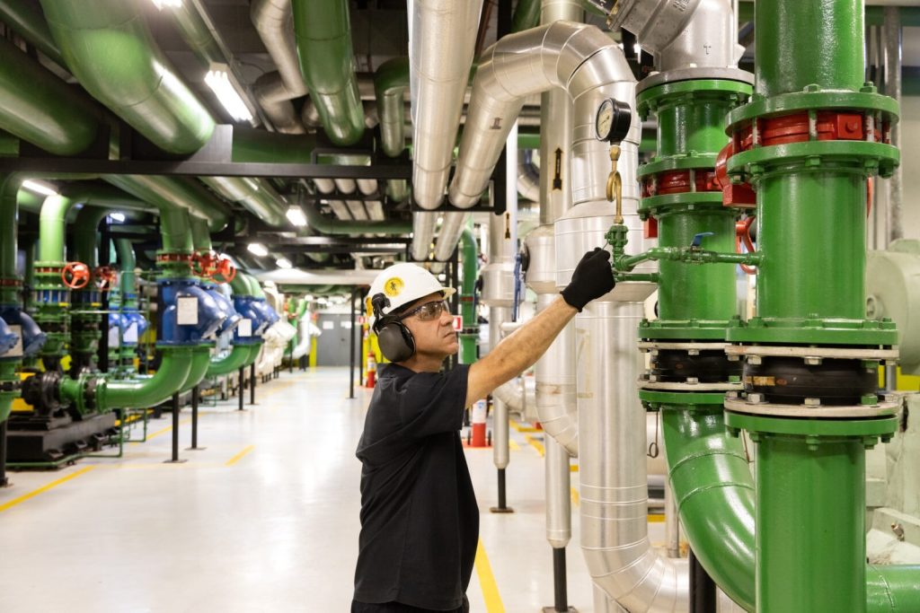 Central de Água Gelada, uma das soluções em energia que contribuem para eficiência e sustentabilidade na indústria.